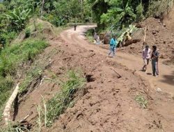 Jalan Poros Mamasa-Polman Kini Lancar Usai Material Longsor Dibersihkan