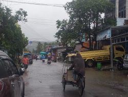 Hujan Guyur Kota Majene, Jalan Sekitar Pasar Sentral Tergenang