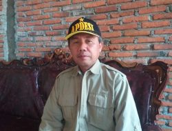 Perajin Pandai Besi di Pamboborang Kewalahan Penuhi Pesanan Parang