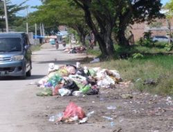 Pedagang Keluhkan Bau Busuk dari Tumpukan Sampah Sekitar Pasar Wonomulyo