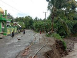 Jalan Desa Adolang Dhua Majene Terancam Putus