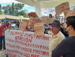 Masyarakat dan Mahasiswa Geruduk Kantor Bupati Mamuju, Massa Dihadang Satpol PP dan Polisi