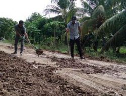 Warga Desa Tappilina Harap Rabat Beton