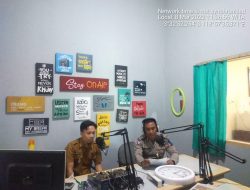 Kanit Kamsel Polres Majene Ajak Masyarakat Tertib Berkendara dan Prokes Lewat Radio