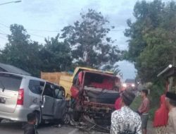 Tabrakan Toyota Avanza vs Truk Tongkang di Jalan Trans Sulawesi, Poros Mamuju