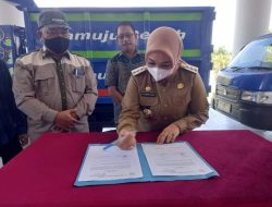 Perusahaan Sawit Serahkan Bantuan Mobil Sampah ke Pemkab Mamuju