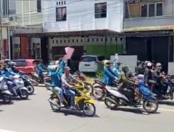 Ratusan Mahasiswa Konvoi Menuju Kantor DPRD Sulbar
