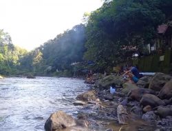 Pengunjung Padati Objek Wisata Kali Mamuju di Akhir Pekan
