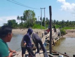 Bupati Mamuju Janji Perbaiki Jembatan Rusak di Desa Bonda