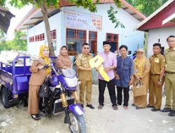 Kadis DKP Majene Dampingi Bupati Serahkan Bantuan