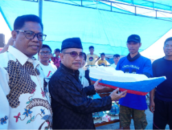 Bupati Majene Serahkan Bantuan Kapal Tangkap ke Nelayan
