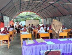 Murid SD di Matakali Polman Ujian di Tenda Darurat