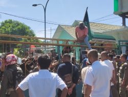 Pagar Rujab Bupati Majene Ambruk Diamuk Massa