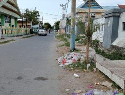 Sampah Menumpuk di Jalan Kapt Usman Djafar Majene Belum Diangkut
