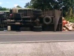 Truk Terbalik di Malunda, Dos Minyakita Berhamburan ke Jalan