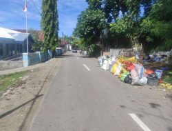 Tumpukan Sampah Cemari Depan Kantor Lurah Baurung, Warga Keluhkan Pembiaran