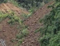 Jalan Desa Tertimbun Longsor Sepanjang 50 Meter di Polman, Lima Dusun Terisolir