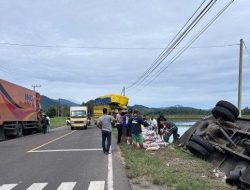 Tabrakan Beruntun Tiga Truk di Binuang Polman Dipicu Sopir Ngantuk