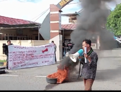 Puluhan Mahasiswa HMI Majene Gelar Aksi di Polres, Desak Usut Dana Zakat hingga Copot Kasat Narkoba