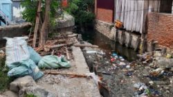 Komitmen Adipura Majene Dipertanyakan, Lima Hari Sampah Tak Diangkut Dekat Taman Kota Pangaliali